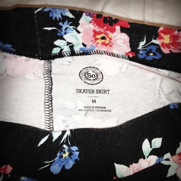 4 Panel So "Skater Skirt" Floral Small - Medium - Picture 8 of 10